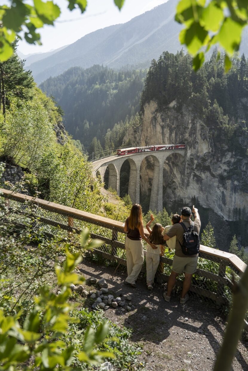 vista sul viadotto della landwasser landwasser world 830x1242